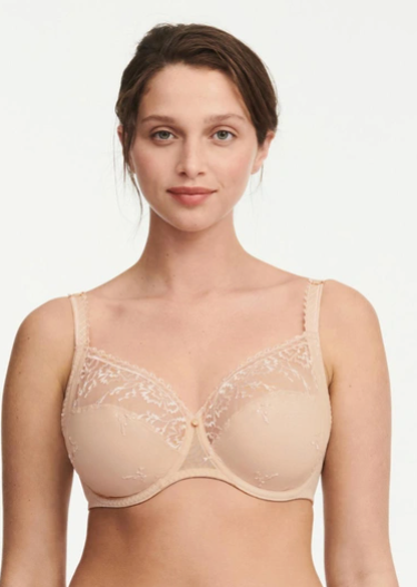 Sujetador con aros de cubrimiento alto Every Curve de Chantelle C16B10