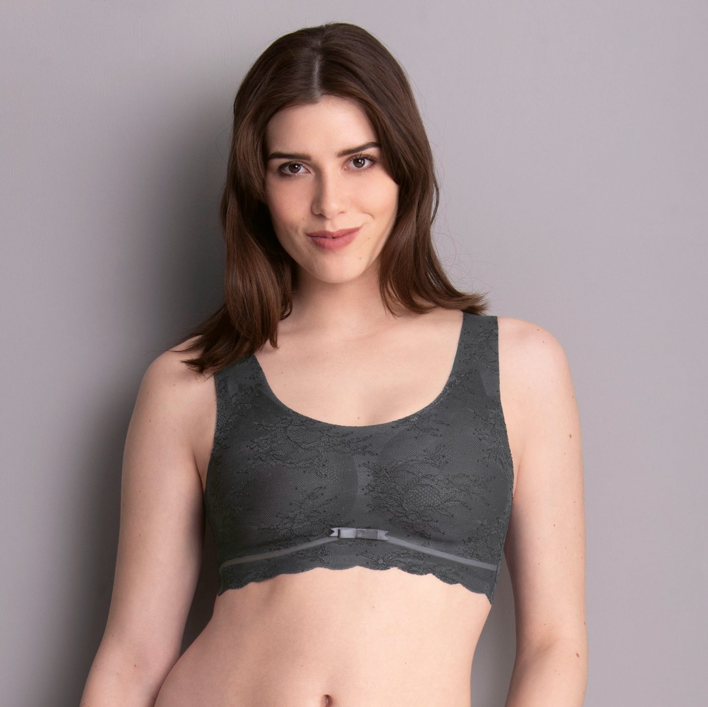 Sujetador confort sin aros y con cazuelas extraíbles ESSENTIAL LACE BRALETTE de Anita 5400