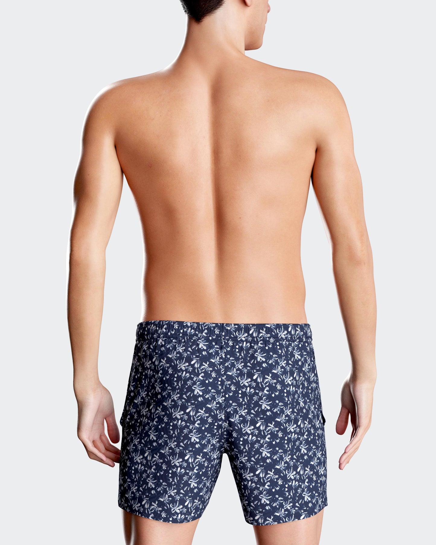 Bañador short con estampado de flores blancas sobre fondo marino de Impetus IM1943N2700